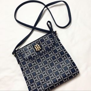 Tommy Hilfiger Bags - 3/$25🌵 Tommy Hilfiger Crossbody Purse Tommy Hilfiger Bags - 3/$25🌵 Tommy Hilfiger Crossbody Purse